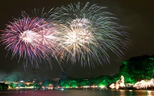 Hà Nội bắn pháo hoa dịp Tết nguyên đán