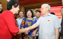 Cử tri hỏi Tổng bí thư làm thế nào chuyển 'lửa' về các địa phương