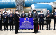 Bàn giao 200.000 liều vắc xin Covid-19 từ chuyến công tác châu Âu của Chủ tịch Quốc hội