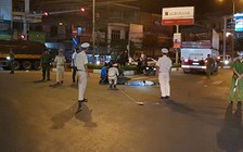 Người mẹ khóc thảm thiết bên thi thể con gái sau vụ tai nạn