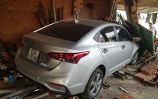 Bình Phước: Ô tô 4 chỗ đâm một loạt nhà dân, một người bị thương