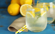 Uống nước chanh buổi sáng không nên thêm đường