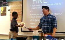 Giảng bài bằng cách 'đốt tay' học sinh