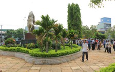 Phát hiện thi thể ngay dưới chân 'hòn đá bị bắt giam'