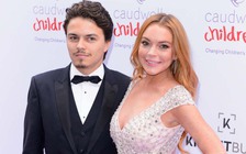 Cảnh sát đạp cửa, giải cứu Lindsay Lohan khỏi chồng sắp cưới