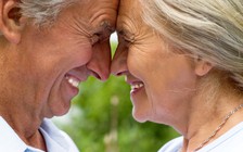 ‘Chuyện ấy’ đều đặn giúp ích cho phụ nữ nhưng không tốt cho nam giới lớn tuổi