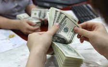 Giá USD tự do tăng vọt qua 23.000 đồng/USD