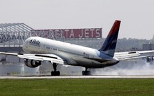 Bị đuổi khỏi máy bay 'vì nói tiếng Ả Rập'