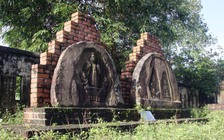 Bảo vật quốc gia phơi mưa nắng