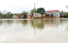 Mưa lớn gây ngập lụt, ách tắc giao thông