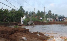 Mỗi năm, 500 ha đất nhào xuống sông