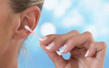 Cẩn trọng với thói quen dùng bông tăm