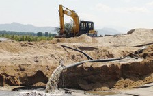 Khai thác cát trái phép còn đòi đốt đoàn kiểm tra