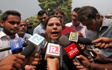Ấn Độ bác bỏ luật cho phép chồng ly dị vợ bằng tuyên bố miệng