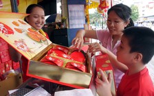 Nguyên liệu giảm, giá bánh trung thu tăng