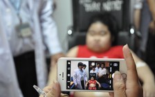 Cô bé mắc bệnh hiếm khiến 'mặt tròn như mặt trăng'