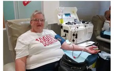 Cặp vợ chồng kỷ lục - mỗi người hiến máu 1.000 lần