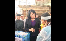 Phó chủ tịch nước thăm đồng bào vùng lũ Quảng Nam