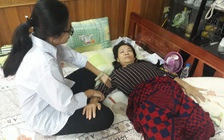 Cô giáo bị tai nạn mất cả đôi chân