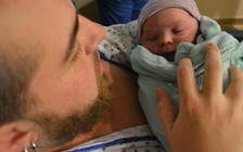 Người chuyển giới đầu tiên sinh con ở cả hai hình hài nam và nữ