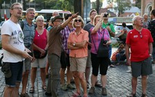 Đến Việt Nam không có gì chơi