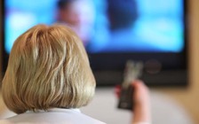 Xem tivi lâu làm tăng rủi ro thuyên tắc huyết khối tĩnh mạch