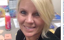 Người phụ nữ có mùi hôi tanh như mùi cá chết