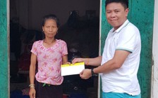Trao tiền hỗ trợ người dân vùng lũ Lai Châu