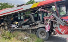 Xe khách va chạm xe đầu kéo, 7 người bị thương