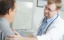 Bị ung thư tuyến tiền liệt giai đoạn sớm có cần phẫu thuật?