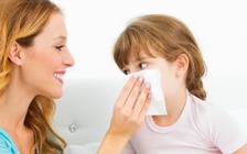 Phải làm gì khi bị chảy máu cam?