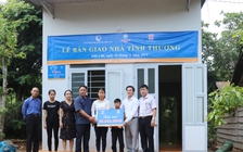 Tặng nhà tình thương cho 6 anh em mồ côi ở Đắk Lắk