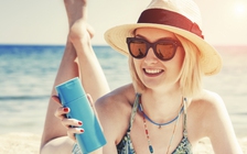 Bạn có biết chọn cặp kính mát tốt, chống nắng tối đa?