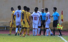 Trọng tài mắc sai sót lớn trên sân Thanh Hóa