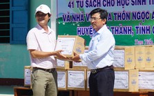 Trao 41 tủ sách cho học sinh Quảng Nam