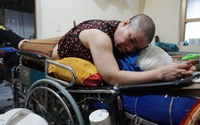 Lá lành đùm lá rách: Gần 10 năm nằm liệt giường