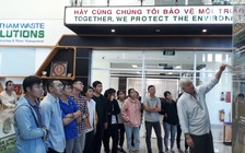 Sinh viên đến bãi rác để... học