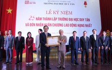 Trường ĐH Duy Tân đón nhận Huân chương Lao động hạng nhất