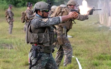 Khi Philippines làm găng với Mỹ