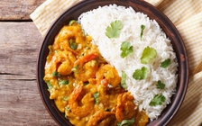 Ăn thịt gà, xoài, cà ri, nghệ... có giúp ngăn ngừa Covid-19?