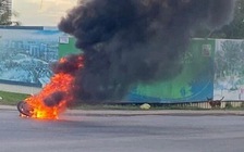 TP.HCM: Điều tra vụ một người say xỉn châm lửa đốt xe máy