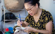 Cặp vợ chồng 40 năm 'thổi hồn' vào mặt nạ giấy bồi