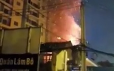TP.HCM: 3 người tháo chạy khỏi căn nhà cháy ở Q.9 trong đêm
