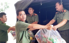 Ấm lòng khi giúp được người dân vùng lũ