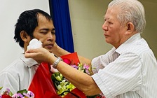 Người mù cần ánh sáng