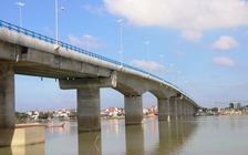 Cầu gần 240 tỉ đồng xây xong không có... đường dẫn