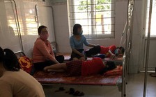 Sau bữa ăn ở trường, hàng chục học sinh nhập viện