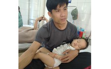 Đau đớn nhìn con trai 2 tuổi đang liệt dần