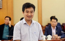 Giám đốc CDC Hà Giang nhận tiền mặt của Công ty Việt Á