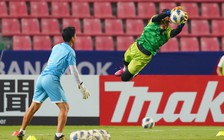 Cổ động viên bóng đá TP.HCM ra tay bảo vệ thủ môn Bùi Tiến Dũng